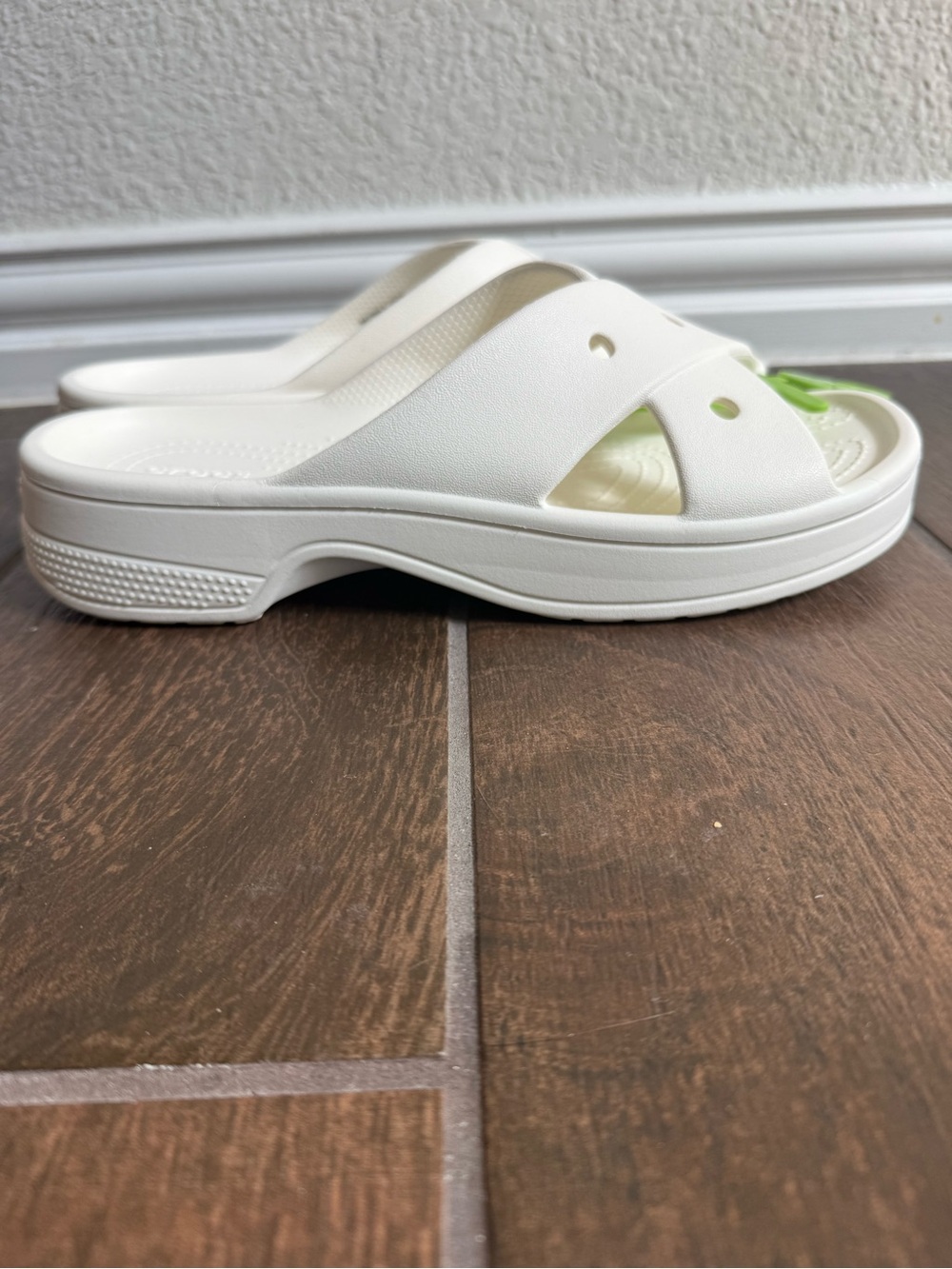 Crocs Cross Strap Slide Sandals women’s 9